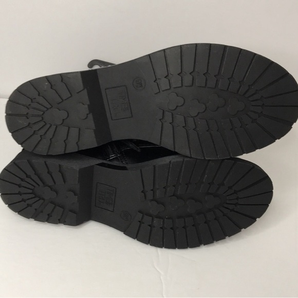 Time and Tru Women's Black Marti Lug Boots - Picture 12 of 16
